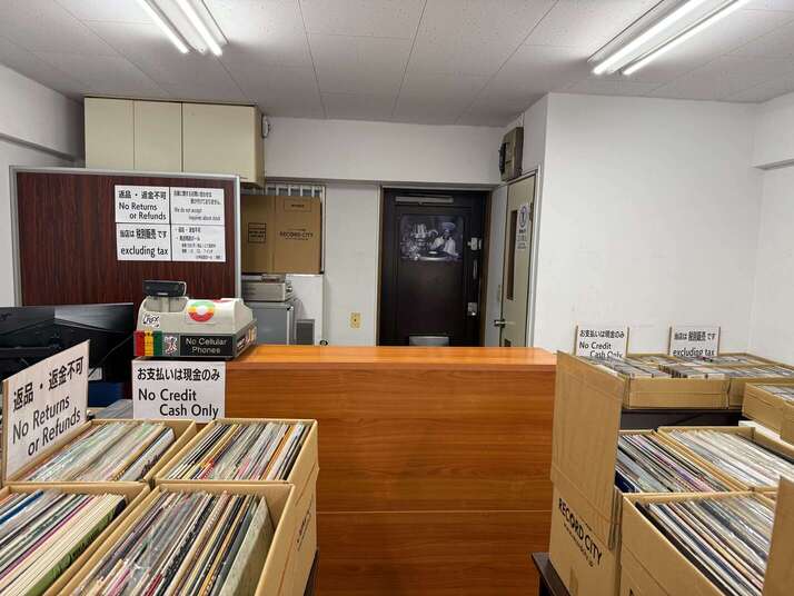 careers.work_scenery.hundred_yen_alt_3