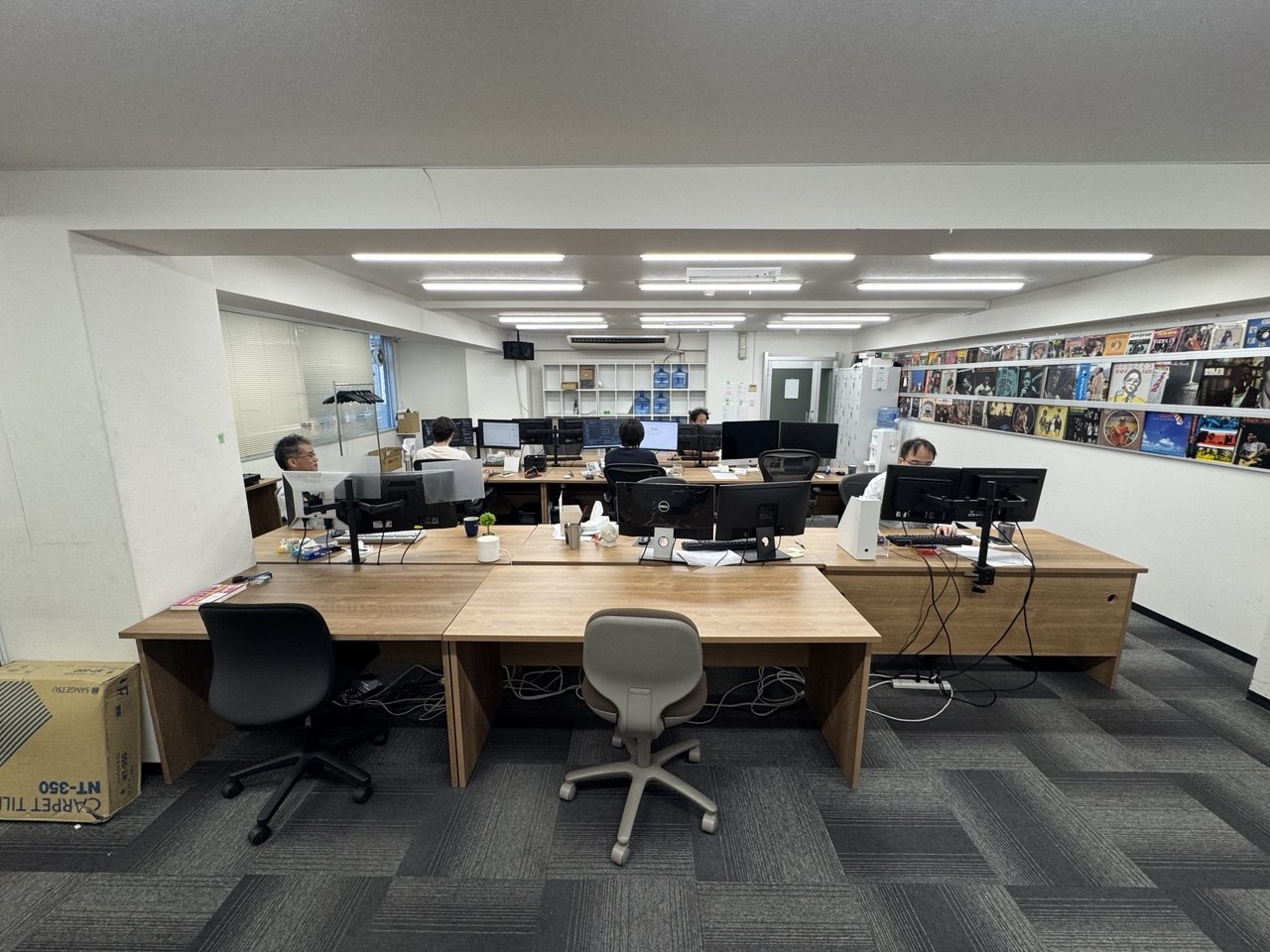 本社 開発チームのオフィス(別アングル)